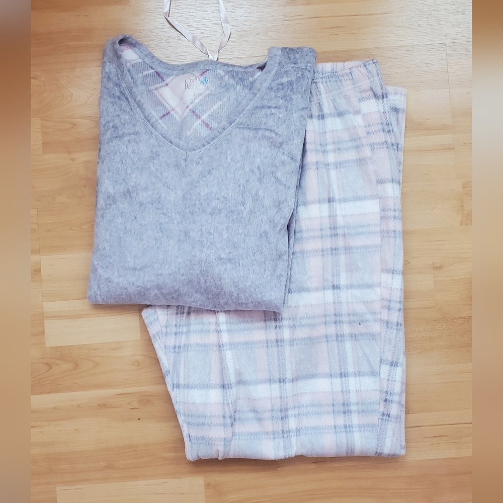 Croft & Barrow Kids Pajama Set in Gray and Pink Plaid